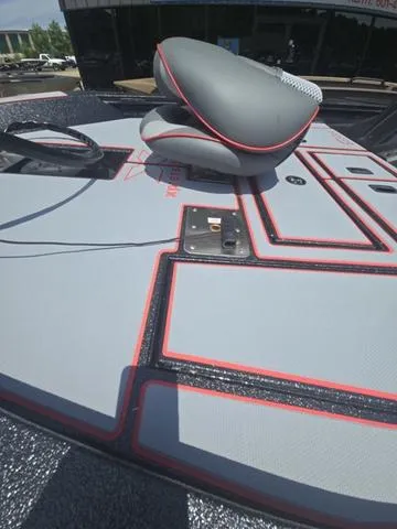 Slide: The Image of Xpress H17C Crappie 2025 - 18