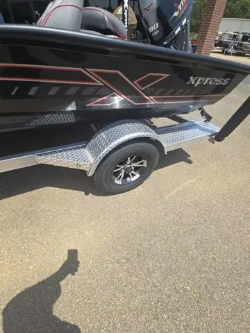 Slide: The Image of Xpress H17C Crappie 2025 - 22