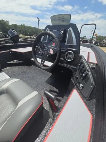 Slide: The Image of Xpress H17C Crappie 2025 - 25