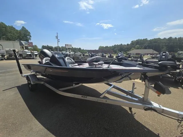 Slide: The Image of Xpress H17C Crappie 2025 - 3