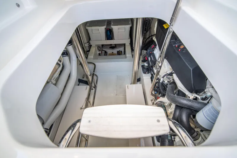 Slide: The Image of Riviera 525 SUV 2020 - 59