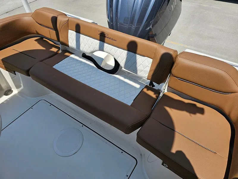Slide: The Image of 2025 Pioneer Boats Islander 222 - 11
