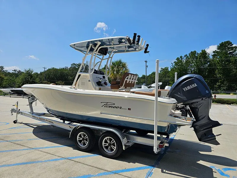 Slide: The Image of 2025 Pioneer Boats Islander 222 - 7