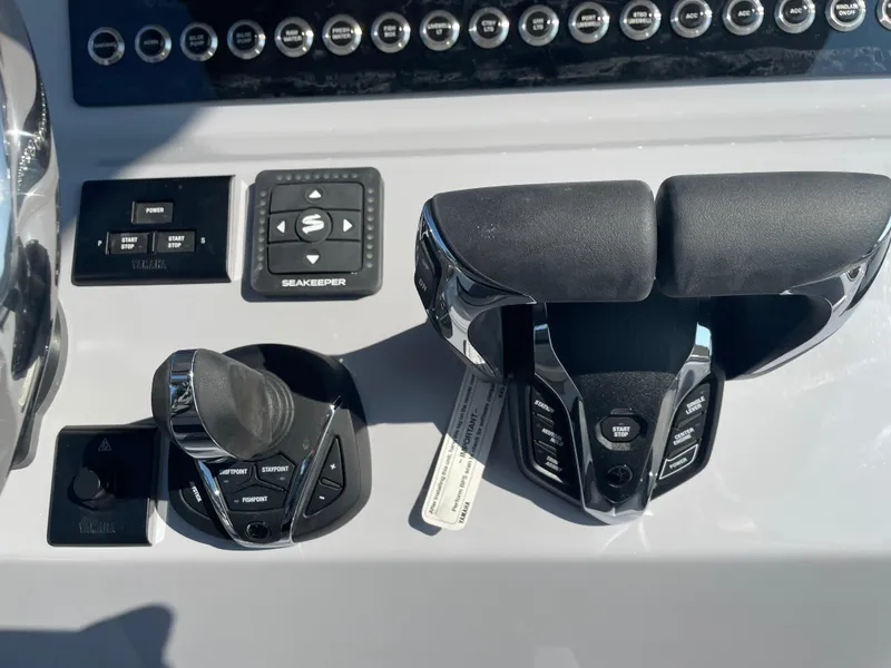 Slide: The Image of Key West 291 FS w/ Twin 350 & Joystick 2025 - 6