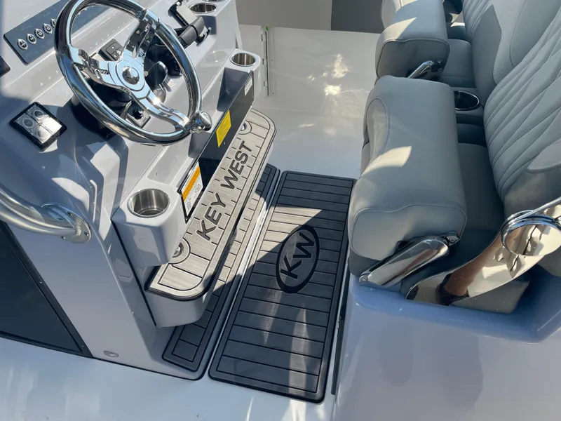 Slide: The Image of Key West 291 FS w/ Twin 350 & Joystick 2025 - 7