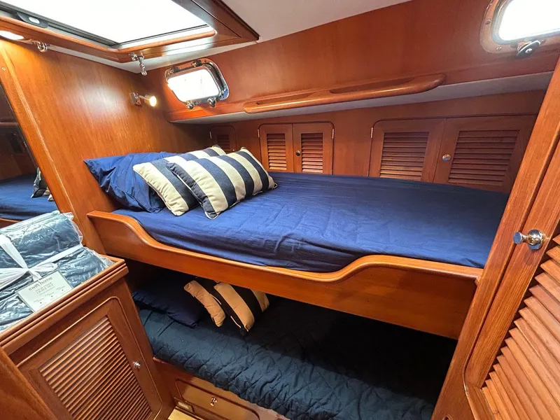Slide: The Image of Port Guest Cabin - 42