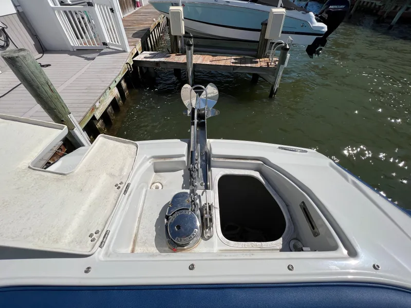 Slide: The Image of 2022 Crownline E305 XS Windlass - 7