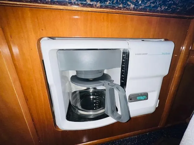 Slide: The Image of Carver 466 Motor Yacht 2002 - 31