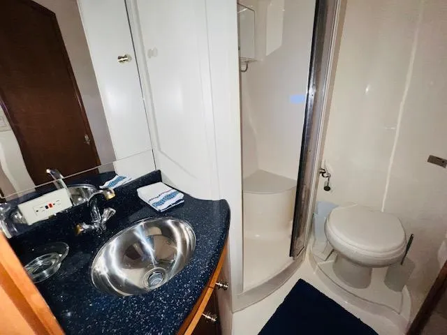 Slide: The Image of Carver 466 Motor Yacht 2002 - 41