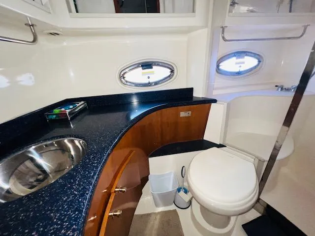 Slide: The Image of Carver 466 Motor Yacht 2002 - 42