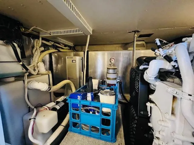 Slide: The Image of Carver 466 Motor Yacht 2002 - 45