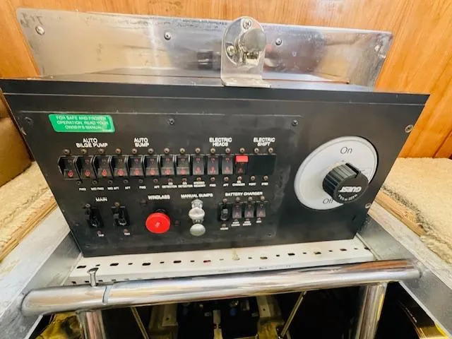 Slide: The Image of Carver 466 Motor Yacht 2002 - 51