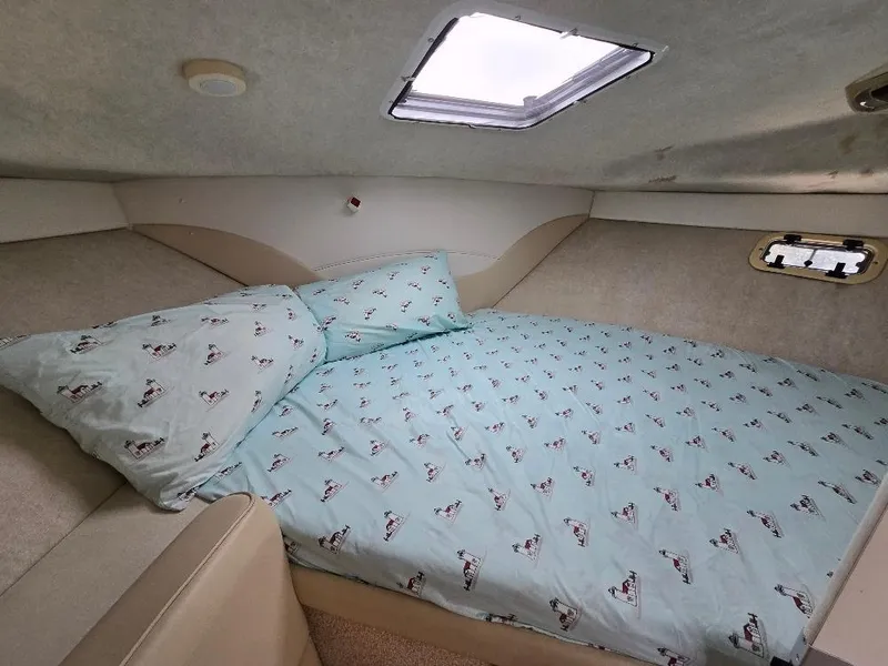 Slide: The Image of Bayliner 3258 CIERA COMMAND BRIDGE 2001 - 10