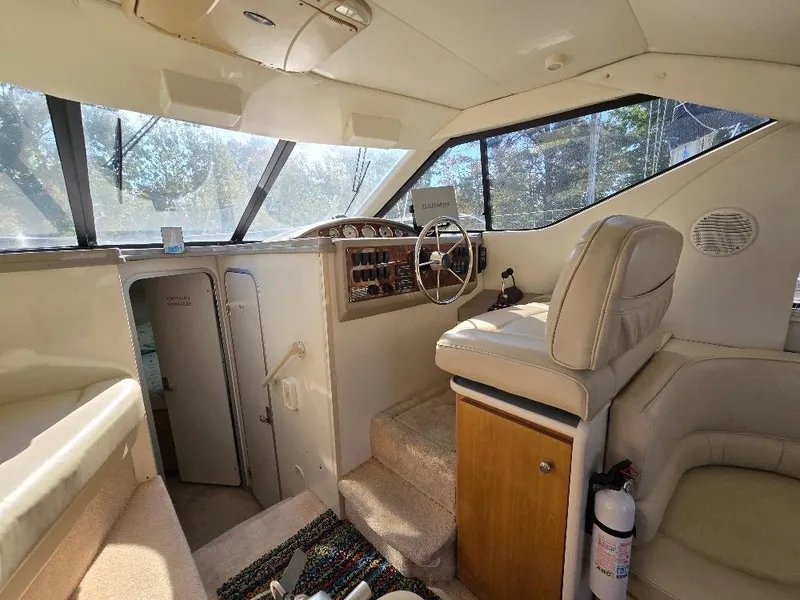 Slide: The Image of Bayliner 3258 CIERA COMMAND BRIDGE 2001 - 7