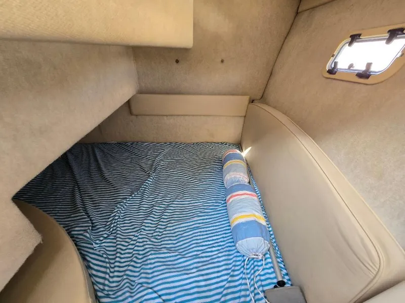 Slide: The Image of Bayliner 3258 CIERA COMMAND BRIDGE 2001 - 9