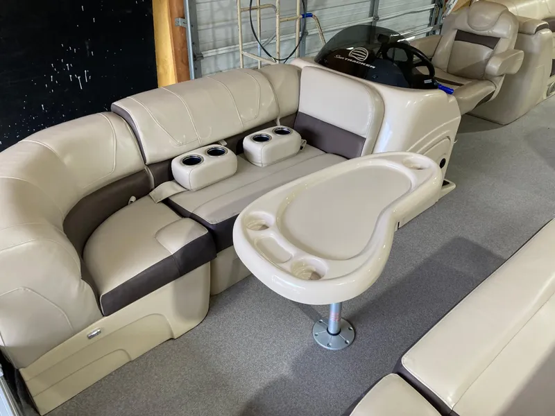 Slide: The Image of Sun Tracker Party Barge 22 DLX 2019 - 11