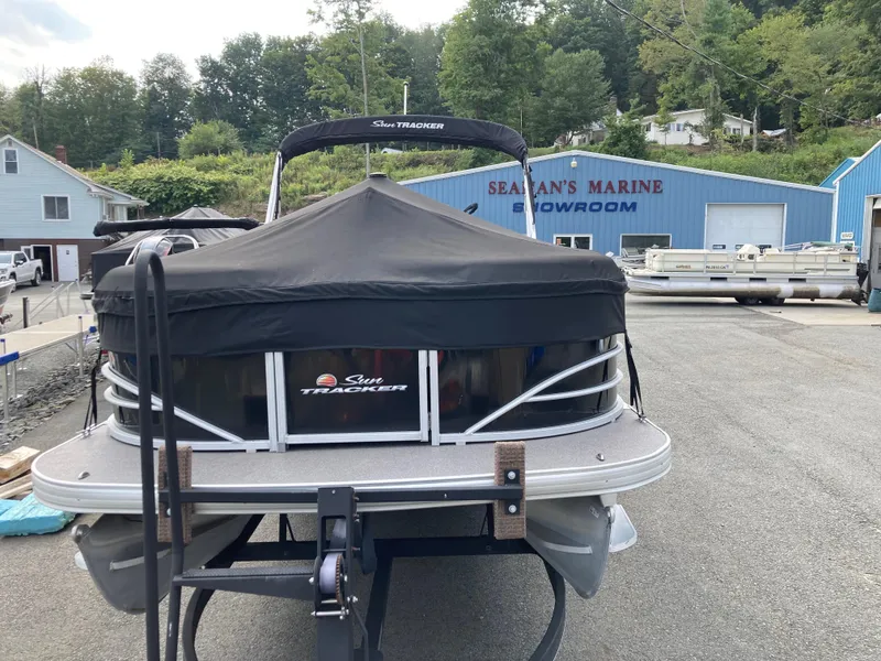 Slide: The Image of Sun Tracker Party Barge 22 DLX 2019 - 3