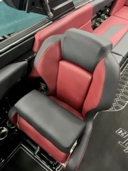 Slide: The Image of MasterCraft NXT24 2024 - 14