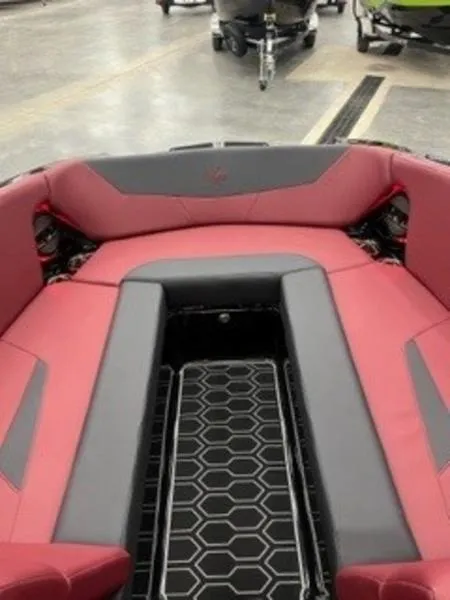 Slide: The Image of MasterCraft NXT24 2024 - 15