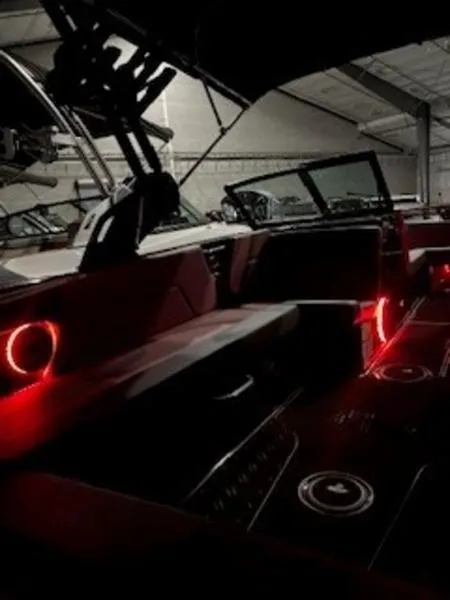 Slide: The Image of MasterCraft NXT24 2024 - 18