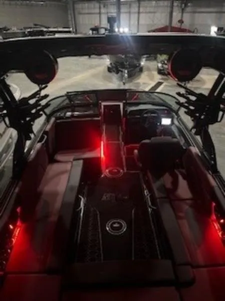 Slide: The Image of MasterCraft NXT24 2024 - 19