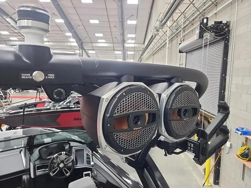 Slide: The Image of MasterCraft X24 2024 - 10