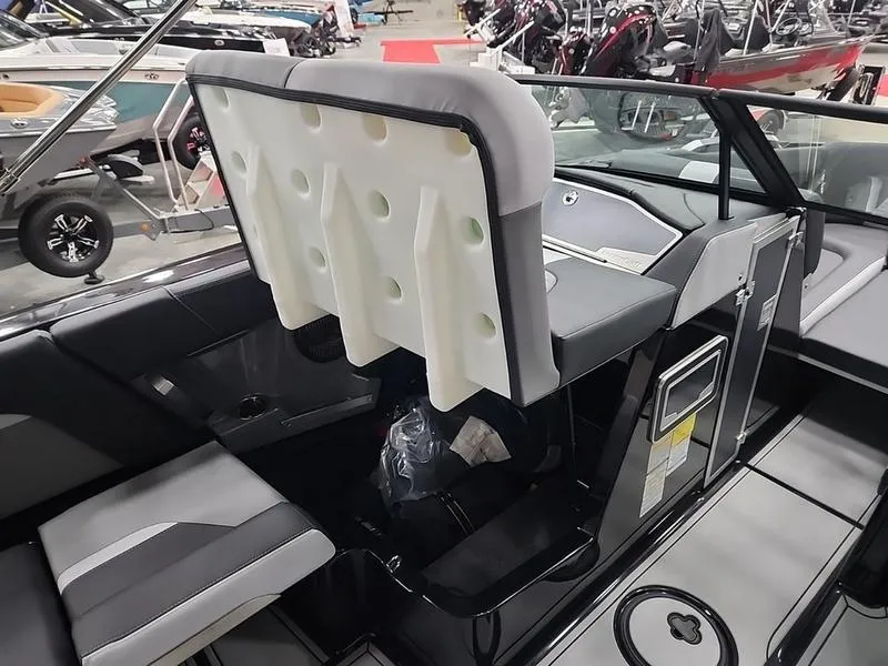 Slide: The Image of MasterCraft X24 2024 - 17