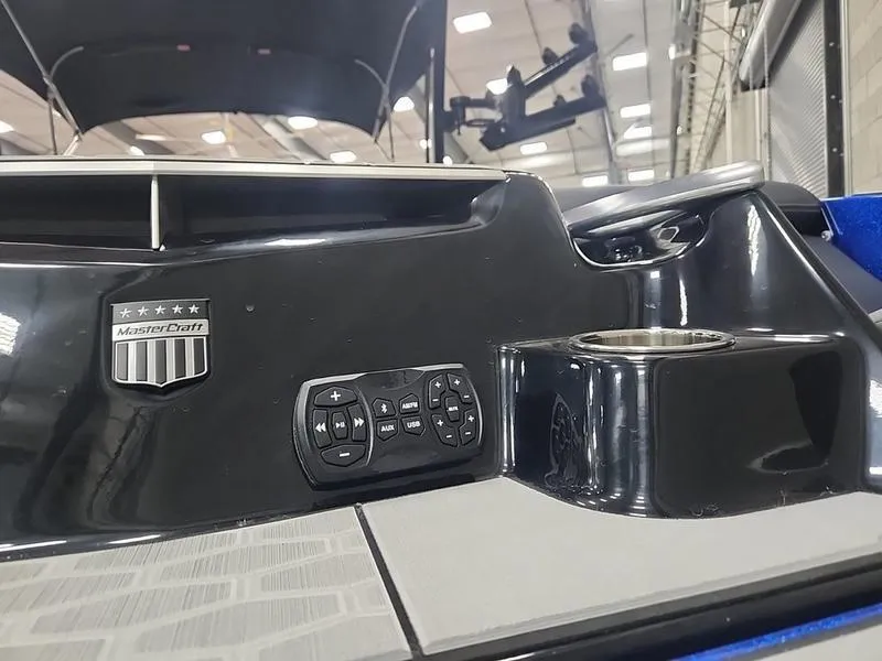 Slide: The Image of MasterCraft X24 2024 - 8