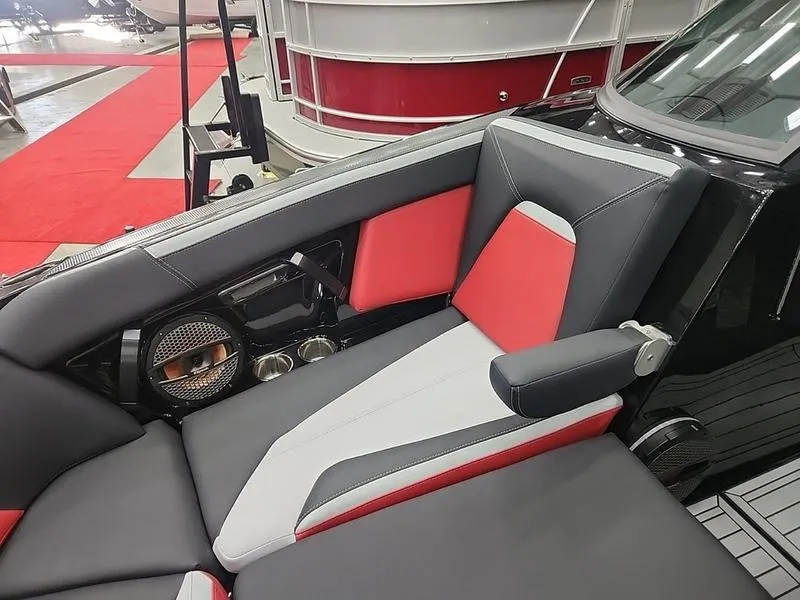 Slide: The Image of MasterCraft XStar S 2024 - 10