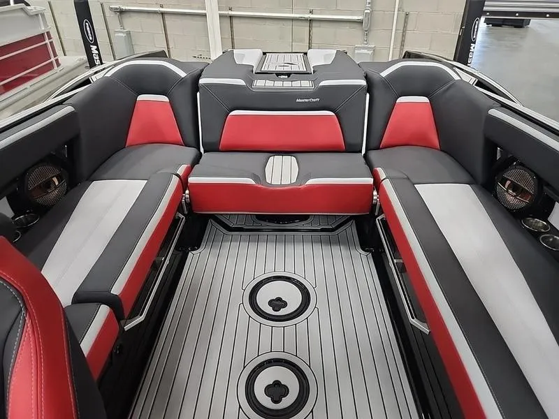 Slide: The Image of MasterCraft XStar S 2024 - 13