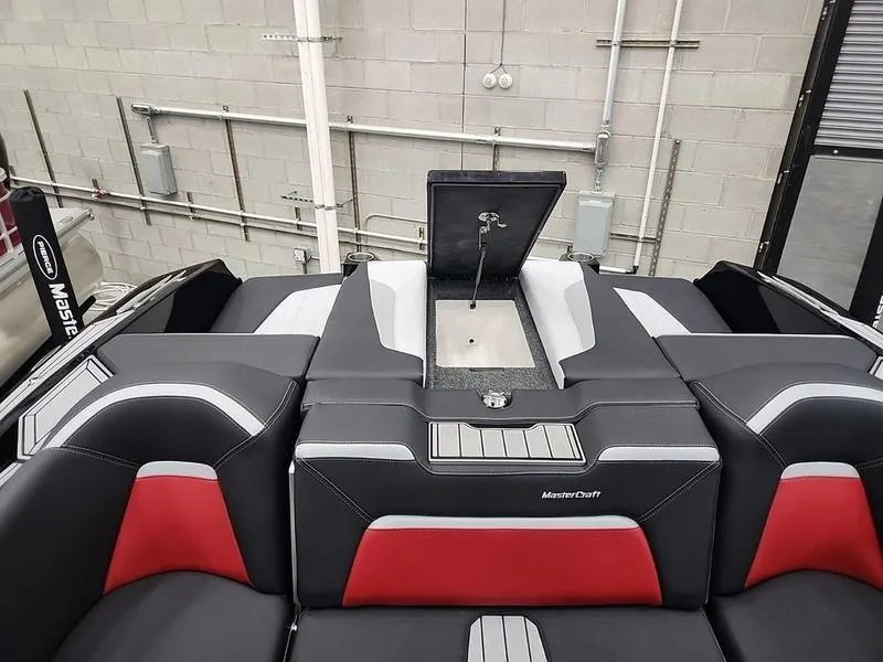 Slide: The Image of MasterCraft XStar S 2024 - 14