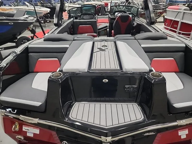 Slide: The Image of MasterCraft XStar S 2024 - 16