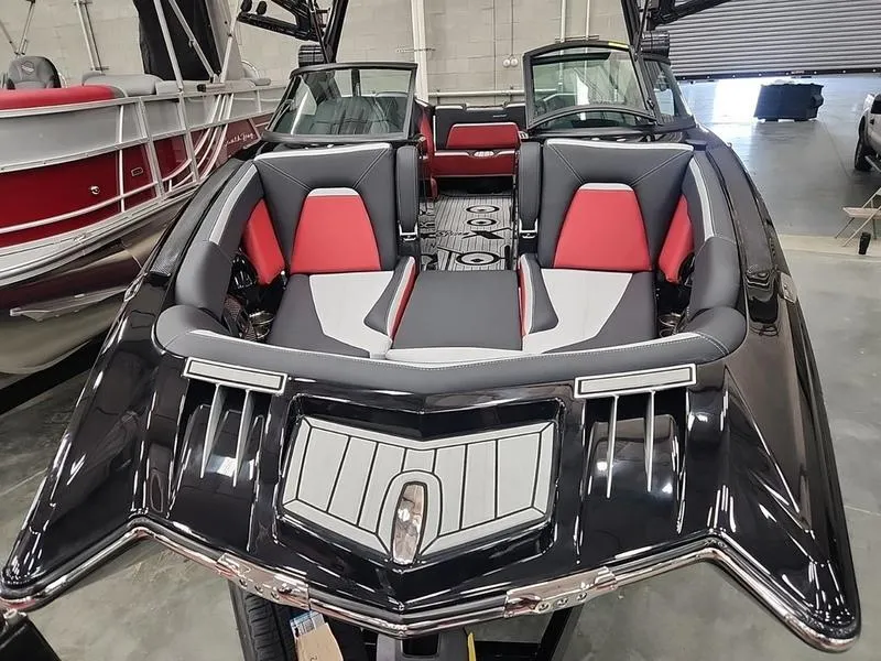 Slide: The Image of MasterCraft XStar S 2024 - 8