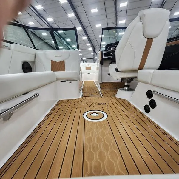 Slide: The Image of MasterCraft XT22 2024 - 14