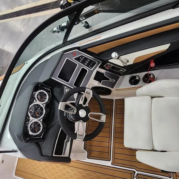 Slide: The Image of MasterCraft XT22 2024 - 16