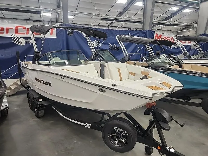 Slide: The Image of MasterCraft XT22 2024 - 3