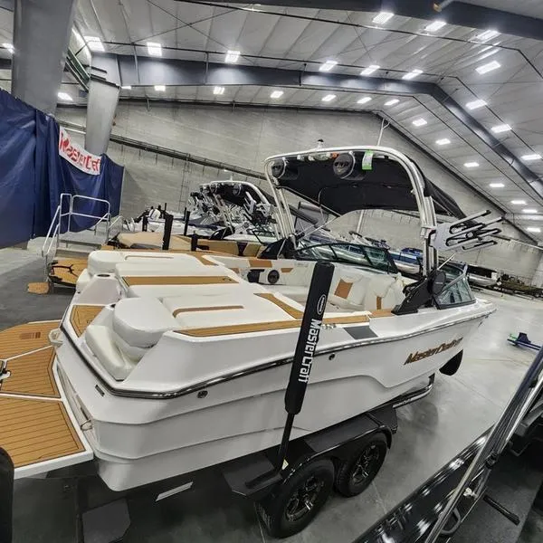 Slide: The Image of MasterCraft XT22 2024 - 4