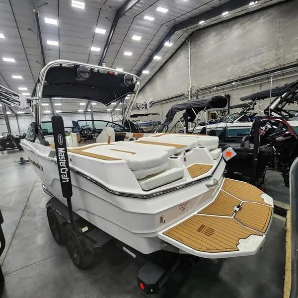 Slide: The Image of MasterCraft XT22 2024 - 6