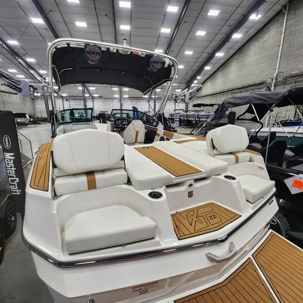 Slide: The Image of MasterCraft XT22 2024 - 9
