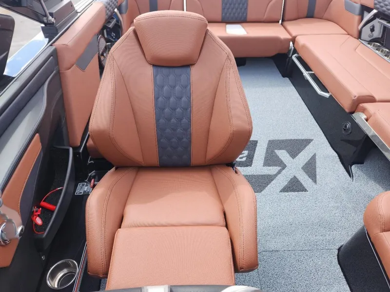 Slide: The Image of MasterCraft NXT24 2024 - 12