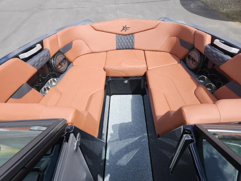 Slide: The Image of MasterCraft NXT24 2024 - 14