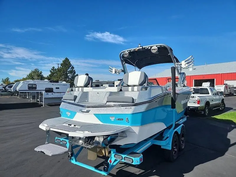 Slide: The Image of MasterCraft XT25 2024 - 3