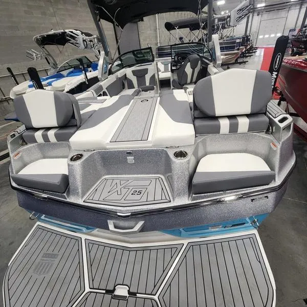 Slide: The Image of MasterCraft XT25 2024 - 8