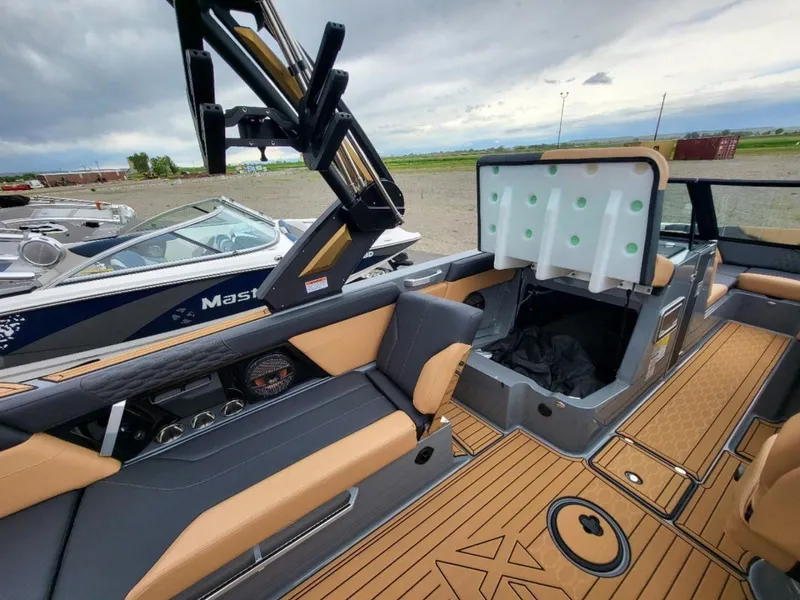 Slide: The Image of MasterCraft NXT24 2024 - 14