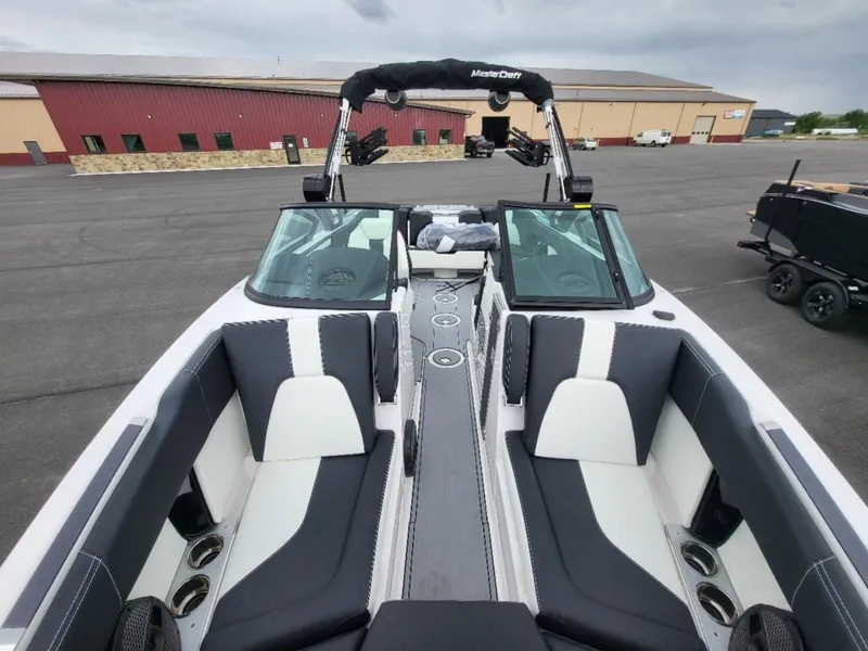 Slide: The Image of MasterCraft ATX 22 2024 - 17