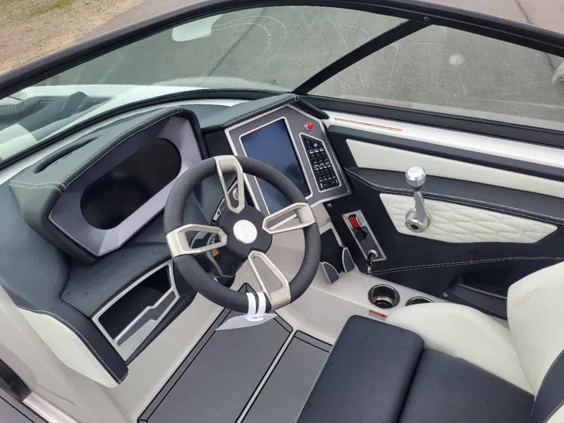 Slide: The Image of MasterCraft X22 2024 - 12