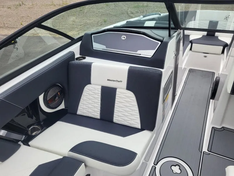 Slide: The Image of MasterCraft X22 2024 - 13