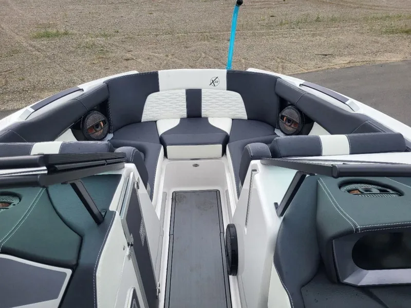 Slide: The Image of MasterCraft X22 2024 - 14