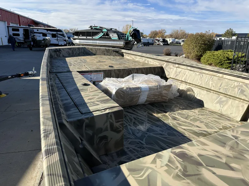 Slide: The Image of Crestliner CRESTLINER 1660 RETRIEVER TILLER 2025 - 7