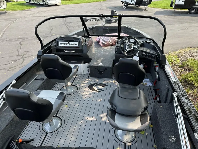 Slide: The Image of Crestliner CRESTLINER 1950 Fish Hawk WT 2025 - 6
